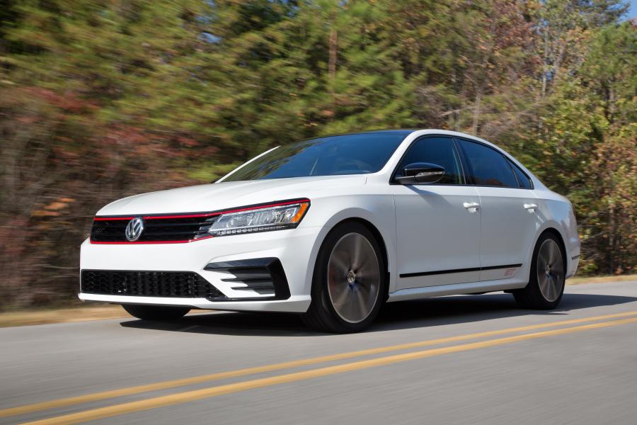  Volkswagen Passat GT Concept 2016 года  (фото 6 из 8)